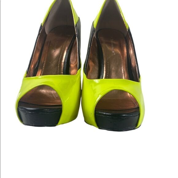 BCBG Generation 9.5 B neon and black platform heels cushioned - Picture 3 of 6